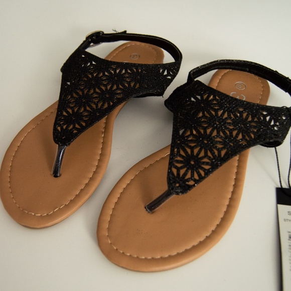 385 Fifth Girls Black Sandals - Picture 2 of 5
